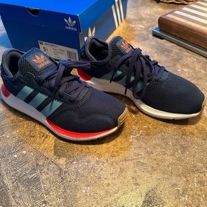 Adidas Swift Run XJ Boys Size 5.5. Brand New!